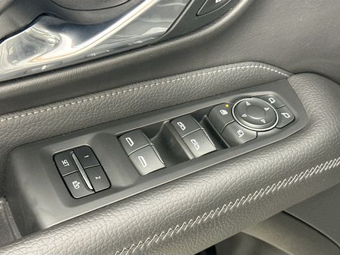Used 2021 GMC Yukon XL Denali w/ Denali Premium Package RWD image 18