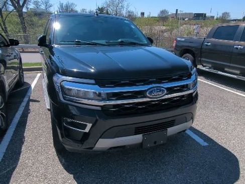 Used 2022 Ford Expedition Limited image 2
