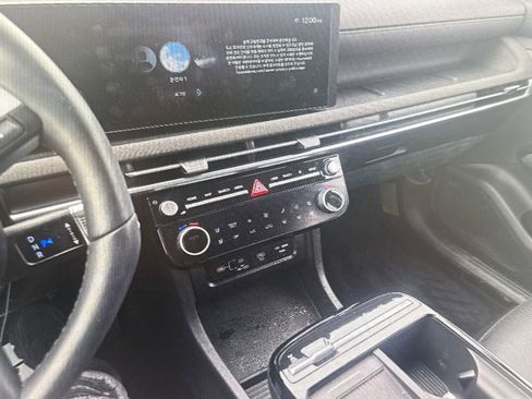 Used 2025 Hyundai Tucson Limited image 15