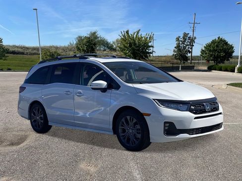New 2026 Honda Odyssey Touring image 5