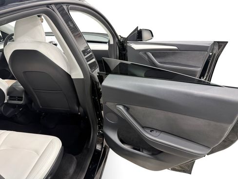 Certified 2023 Tesla Model Y Long Range AWD/4WD image 12