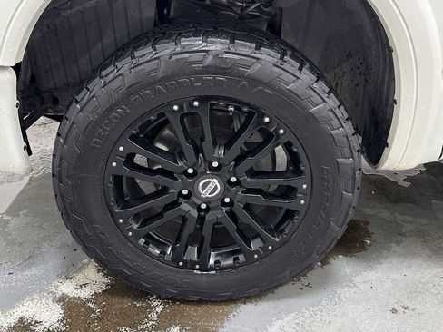 Used 2017 Nissan Titan PRO-4X image 10