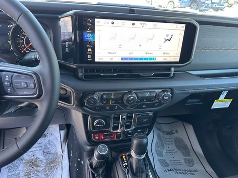 New 2026 Jeep Gladiator Mojave image 18