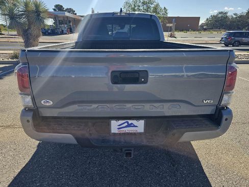 Used 2021 Toyota Tacoma TRD Off-Road w/ Technology Package image 5