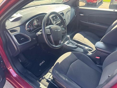 Used 2013 Chrysler 200 LX FWD image 9