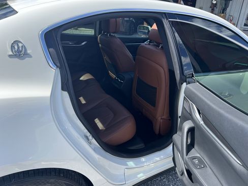 Used 2015 Maserati Ghibli RWD image 14