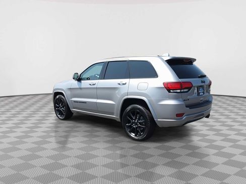 Used 2018 Jeep Grand Cherokee Altitude AWD/4WD image 6