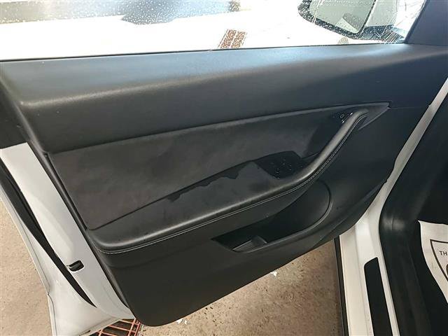 Used 2021 Tesla Model Y 2WD image 3
