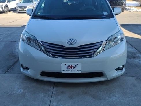 Used 2017 Toyota Sienna XLE w/ XLE Navigation Package image 1