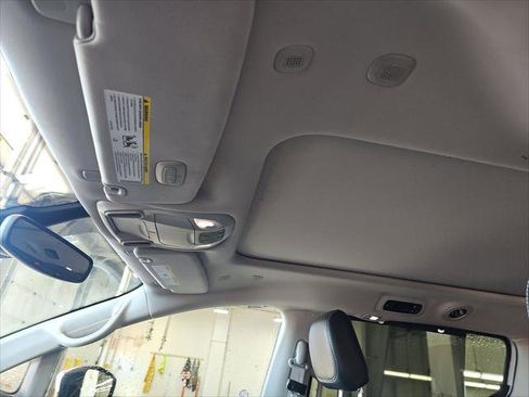 Used 2023 Chrysler Pacifica Limited FWD image 11