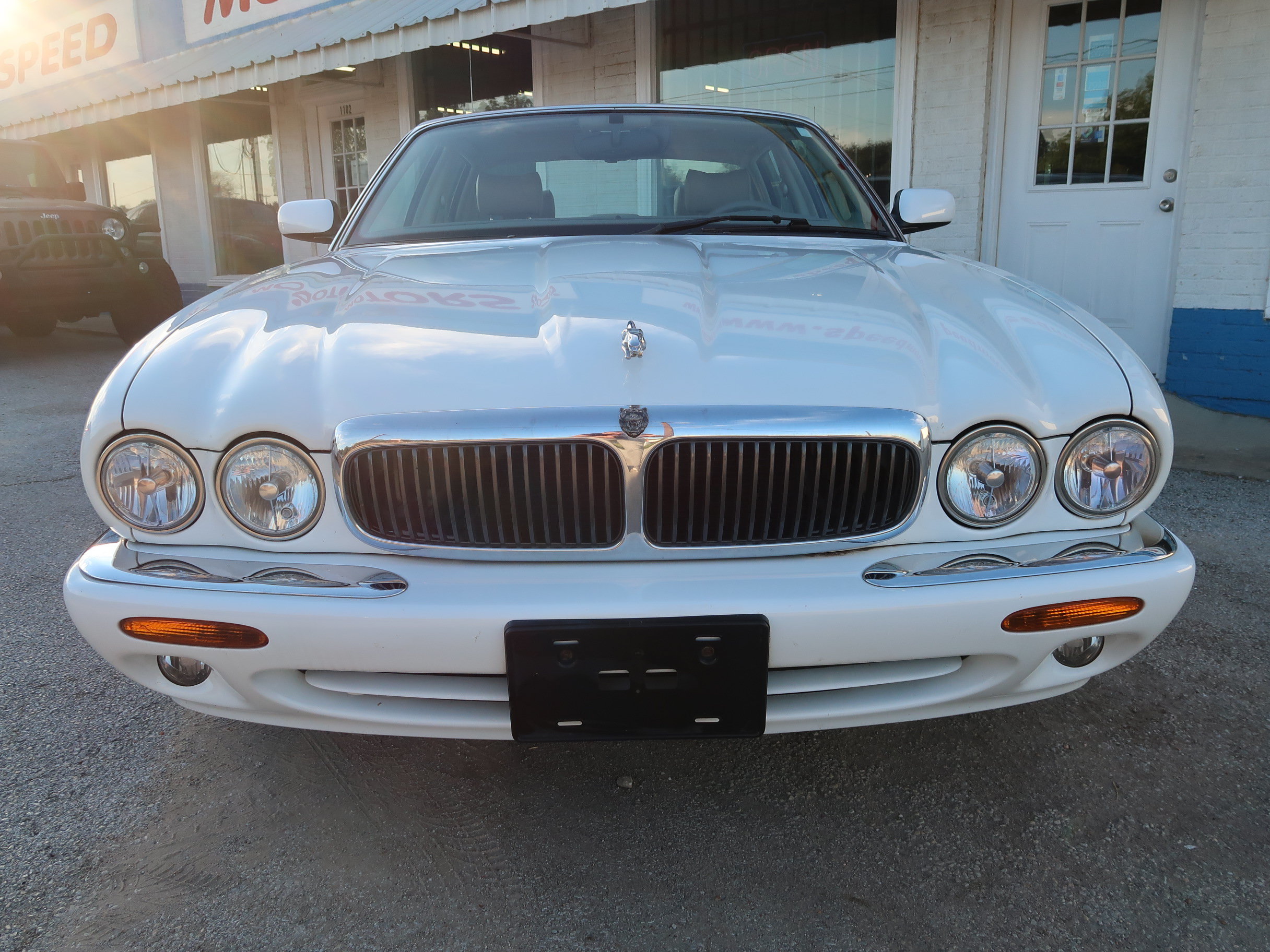 Used 1999 Jaguar XJ8 RWD image 13