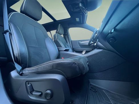 Used 2020 Volvo XC40 T5 R-Design image 21