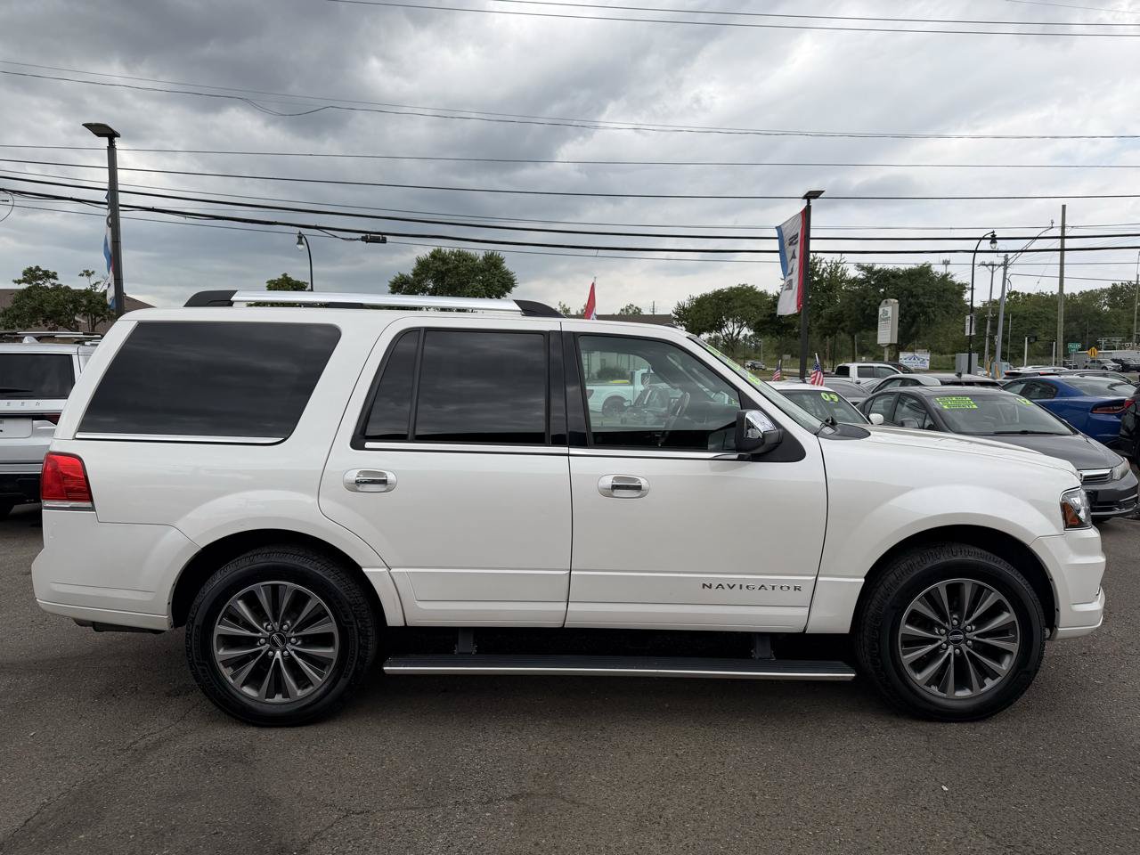 Used 2015 Lincoln Navigator 4WD image 4