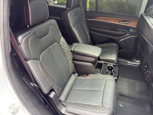 Used 2025 Jeep Grand Cherokee L Summit AWD/4WD image 25