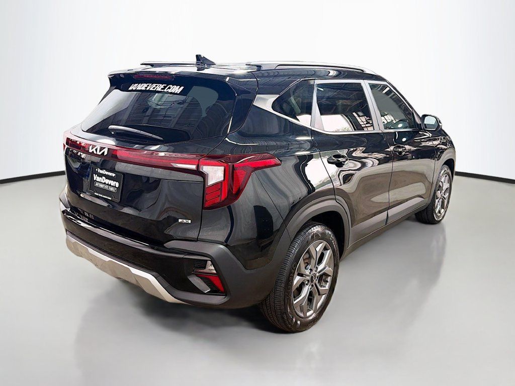 Used 2024 Kia Seltos S AWD/4WD image 9