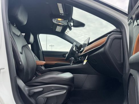 Used 2024 Jeep Compass Limited image 25