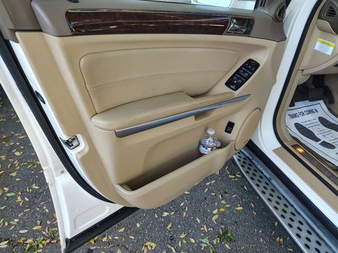 Used 2012 Mercedes-Benz GL 550 4MATIC image 5