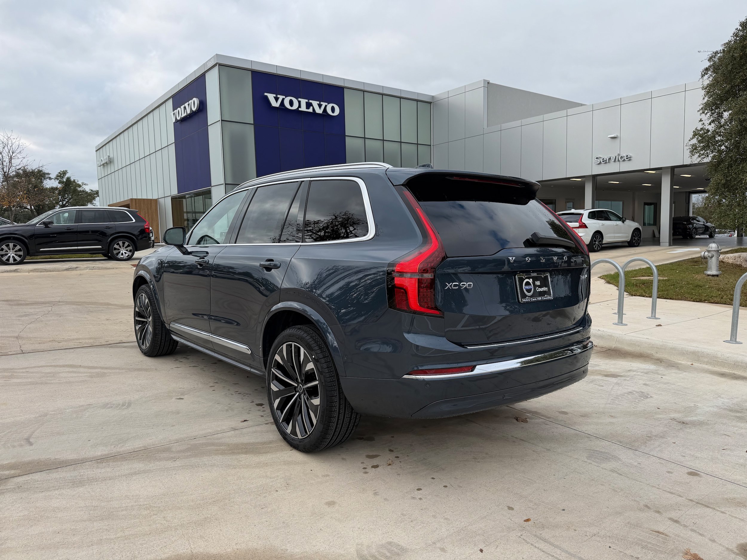 Used 2026 Volvo XC90 T8 Plus w/ Protection Package Premier AWD/4WD image 4