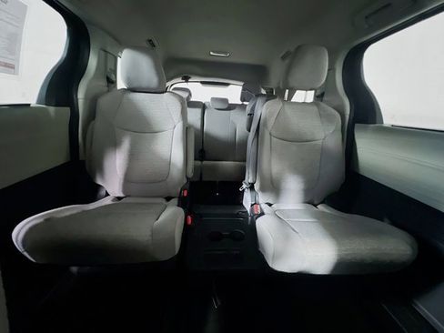 Used 2022 Toyota Sienna LE image 29