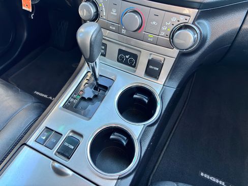 Used 2013 Toyota Highlander SE image 17