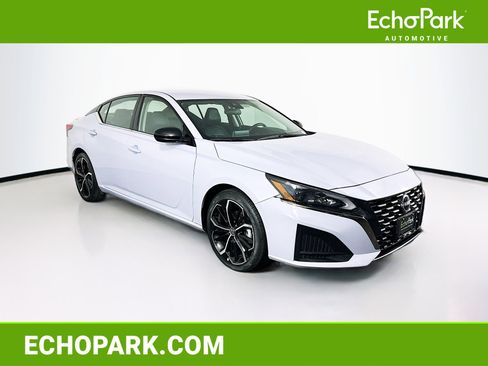 Used 2024 Nissan Altima 2.5 SR image 1