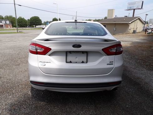 Used 2016 Ford Fusion SE w/ Equipment Group 201A FWD image 4
