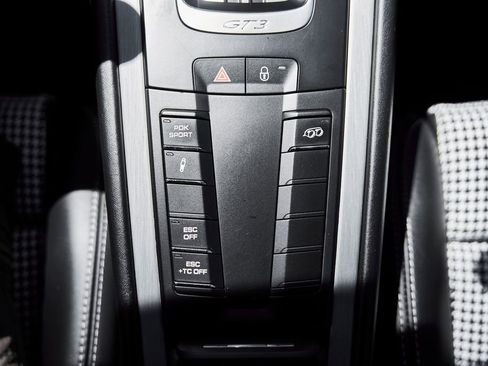 Used 2018 Porsche 911 GT3 RWD image 59