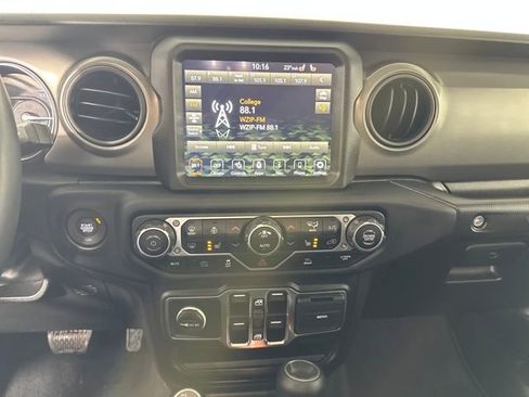 Used 2023 Jeep Wrangler Unlimited w/ Cold Weather Group image 21