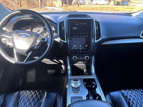 Used 2024 Ford Edge Titanium image 18