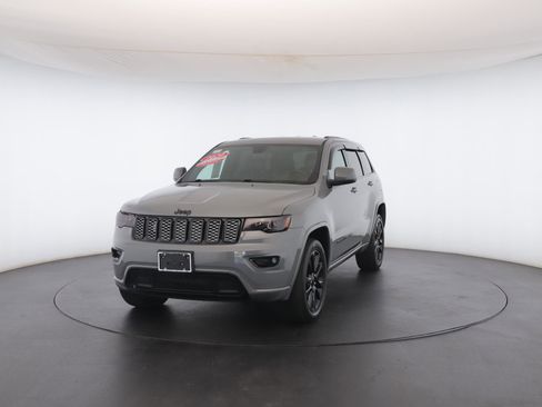 Used 2020 Jeep Grand Cherokee Altitude image 38