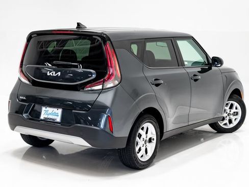 Used 2025 Kia Soul LX w/ LX Technology Package FWD image 29