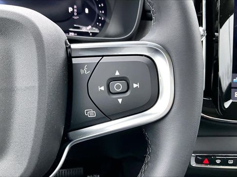 Used 2026 Volvo XC40 B5 Core w/ Climate Package image 24