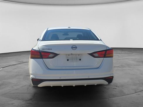 Used 2025 Nissan Altima 2.5 SV FWD image 9