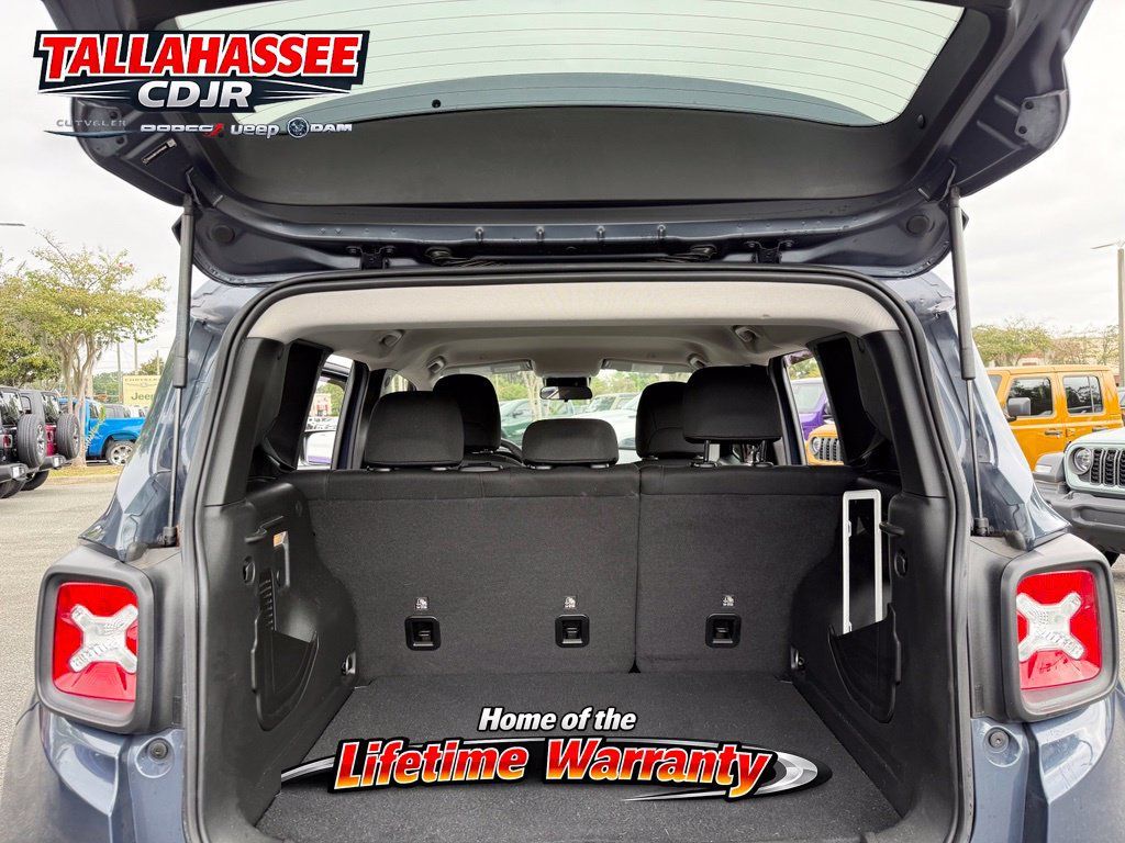 Used 2023 Jeep Renegade Latitude AWD/4WD image 17
