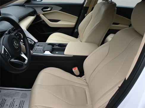 Certified 2025 Acura TLX w/ Technology Package image 9