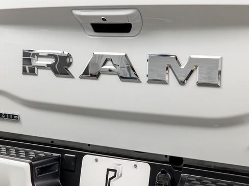 Used 2025 RAM 2500 Laramie AWD/4WD image 18