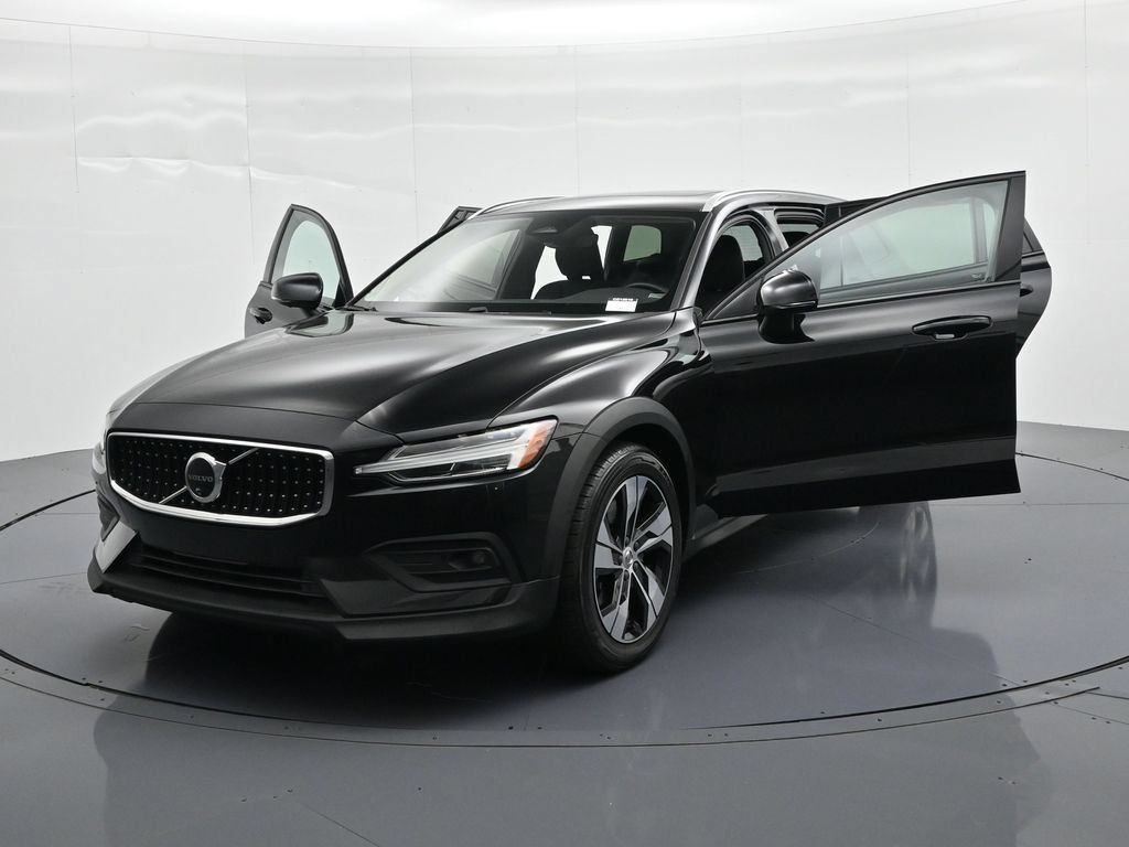 Used 2024 Volvo V60 B5 Cross Country Plus AWD/4WD image 24