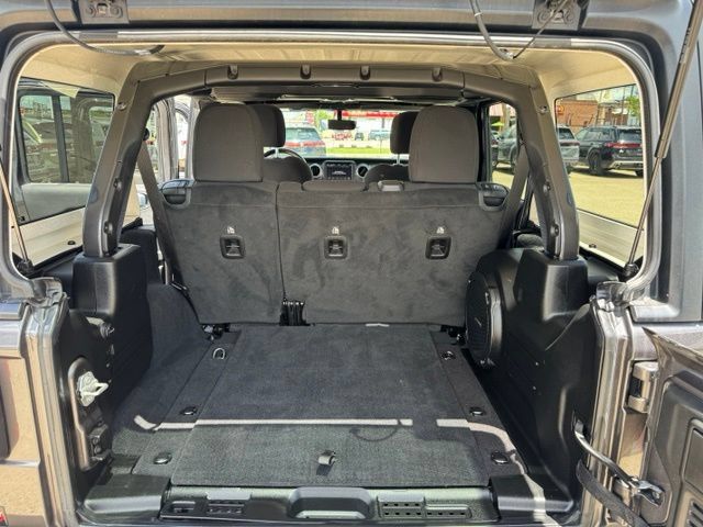 Used 2023 Jeep Wrangler Unlimited Sahara w/ LED Lighting Group AWD/4WD image 10