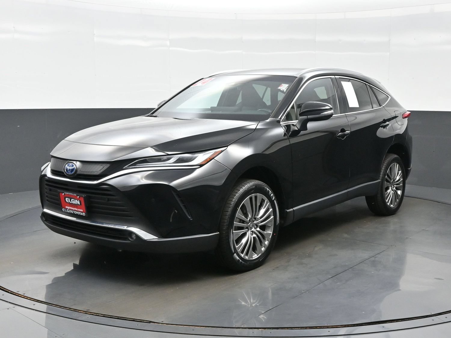 Used 2024 Toyota Venza XLE AWD/4WD image 2