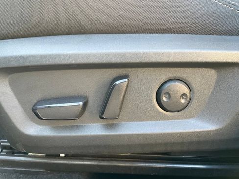 Used 2024 Nissan Rogue SV FWD image 19