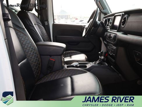 Used 2022 Jeep Wrangler Unlimited Sahara AWD/4WD image 9