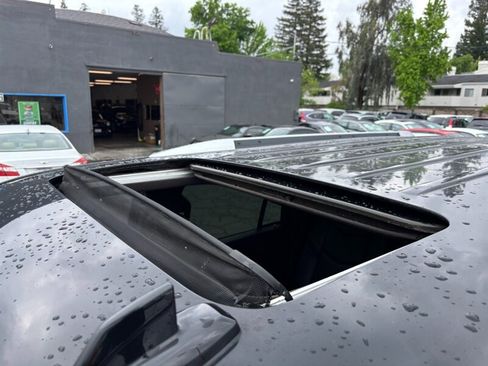 Used 2015 Cadillac Escalade Platinum image 32