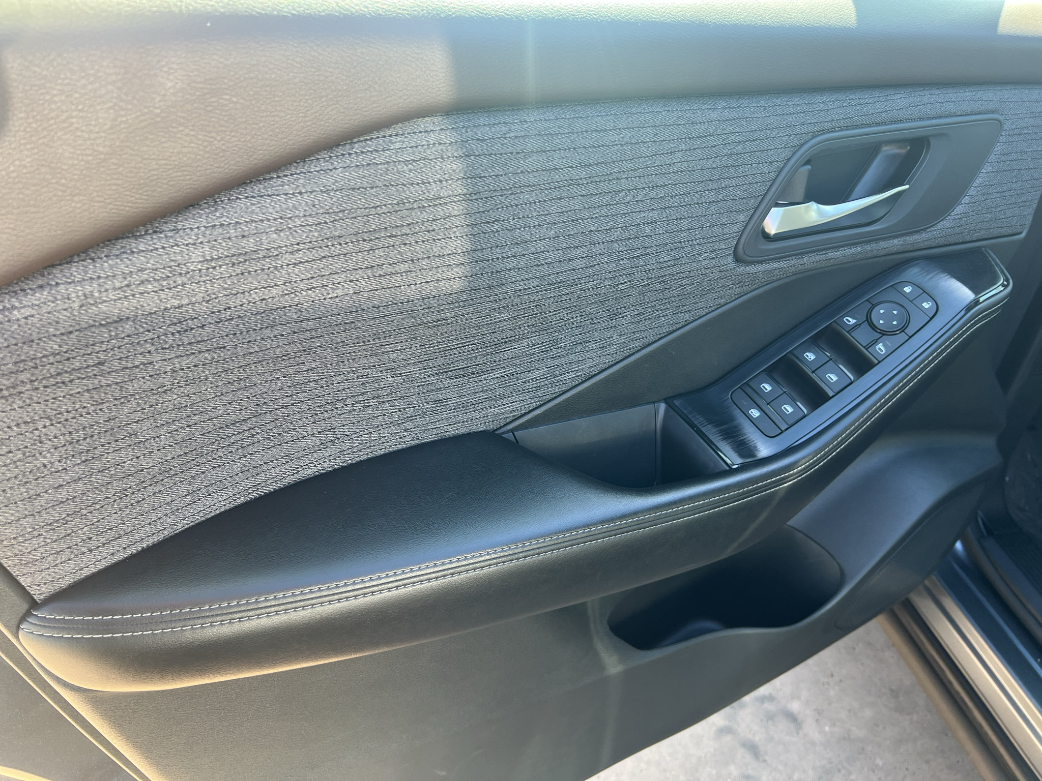 Used 2023 Nissan Rogue SV FWD image 13