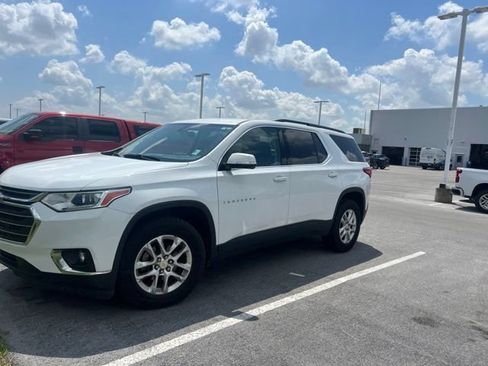 Used 2019 Chevrolet Traverse LT FWD image 2