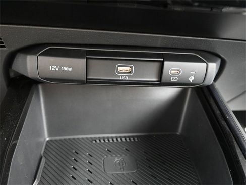 New 2025 Kia Niro EX image 30