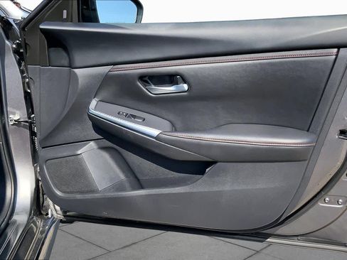 Used 2025 Nissan Sentra SR FWD image 23