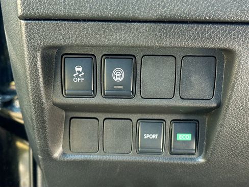 Used 2020 Nissan Rogue Sport SV FWD image 11