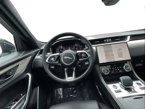 Used 2025 Jaguar F-PACE R-Dynamic S AWD/4WD image 37