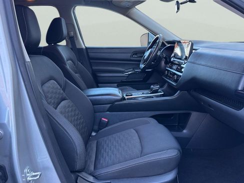 Used 2024 Nissan Pathfinder SV image 21