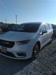 Used 2023 Chrysler Pacifica Touring-L FWD image 2
